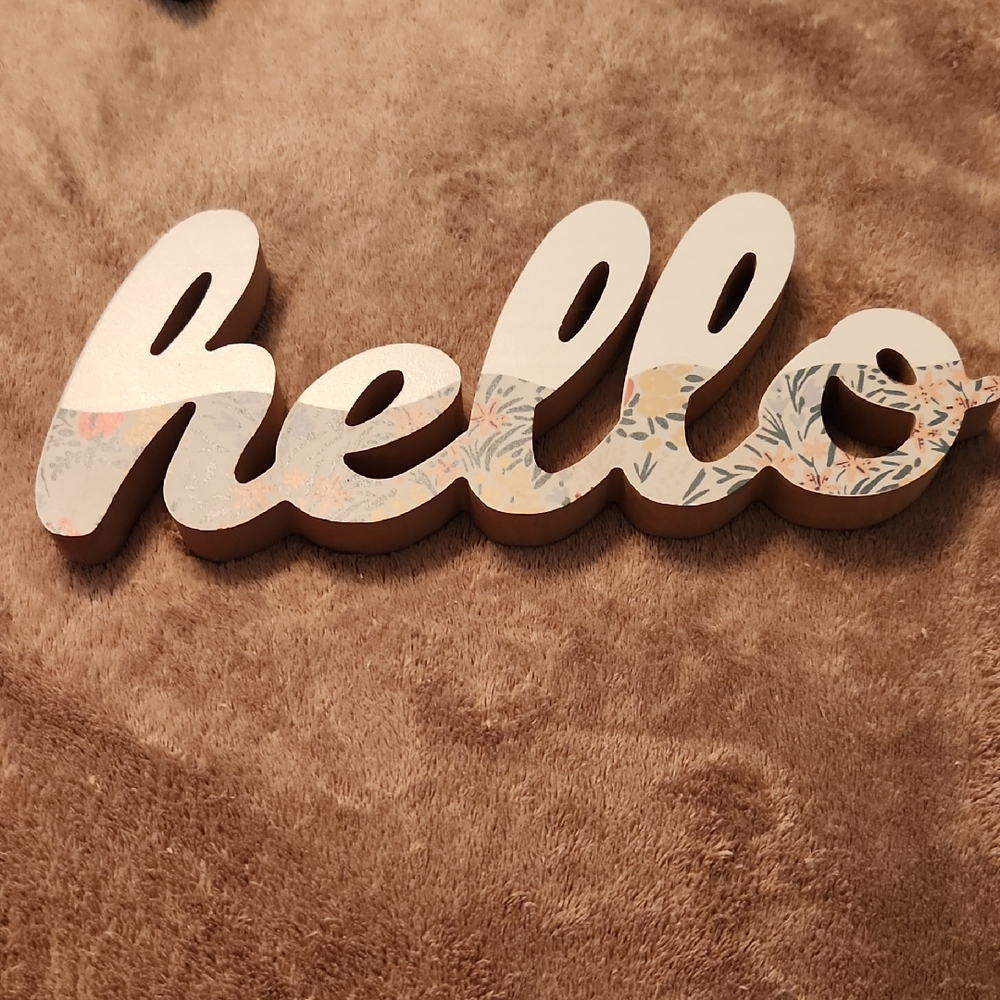 💥FALL SALE💥 NWOT Floral 'Hello' Wall Decor Sign
